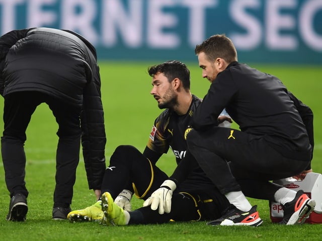 Roman Bürki verletzt am Boden Roman Bürki verletzt am Boden