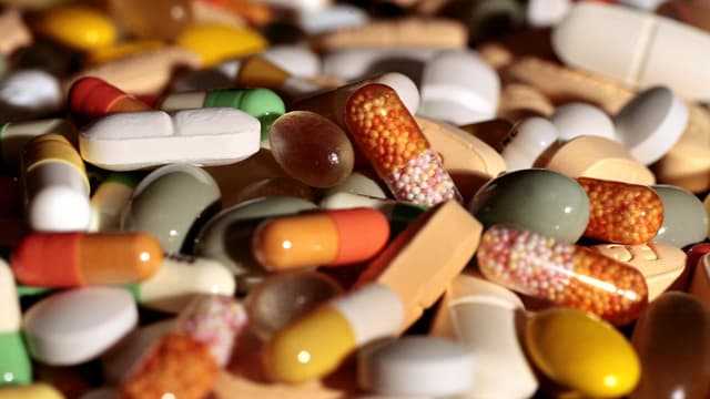 Grossaufnahme von einem Haufen verschiedener Medikamente. Grossaufnahme von einem Haufen verschiedener Medikamente.