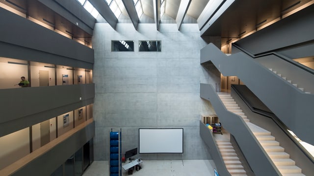 Atrium des Forschungszentrums der Hochschule für Technik Rapperswil. Atrium des Forschungszentrums der Hochschule für Technik Rapperswil.