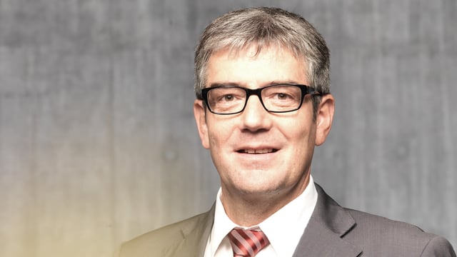 Purtret dil cusseglier guvernativ da la PBD Jon Domenig Parolini. Purtret dil cusseglier guvernativ da la PBD Jon Domenig Parolini.