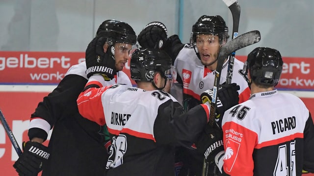 Giugaders da hockey da Friburg. Giugaders da hockey da Friburg.
