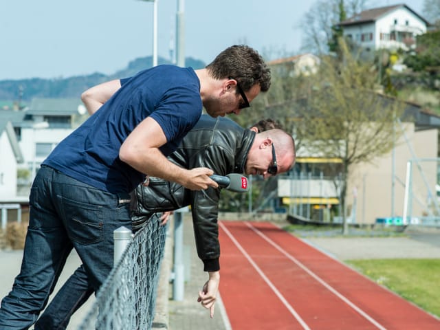 Tom Gisler unterwegs mit Rapper Tommy Vercetti in seiner alten Heimat Ostermundigen.
