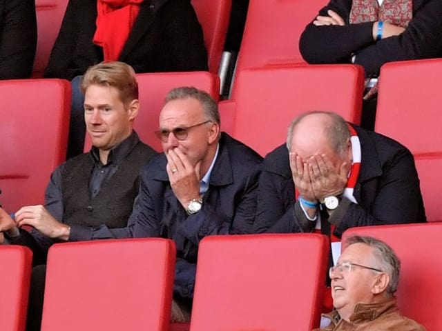 Uli Hoeness am Samstag nach dem späten Ausgleich von Augsburg. Uli Hoeness am Samstag nach dem späten Ausgleich von Augsburg.