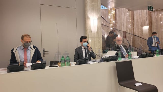 Gebote werden am Telefon entgegengenommen Gebote werden am Telefon entgegengenommen