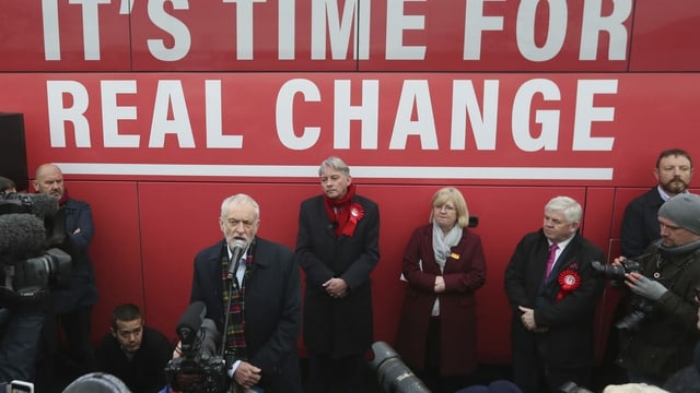 Labour-Chef Jeremy Corbyn auf Wahlkampf im schottischen Uddingston. Labour-Chef Jeremy Corbyn auf Wahlkampf im schottischen Uddingston.