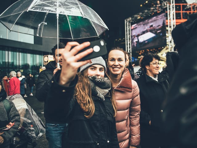 Martina Hingis beim Fotografieren
