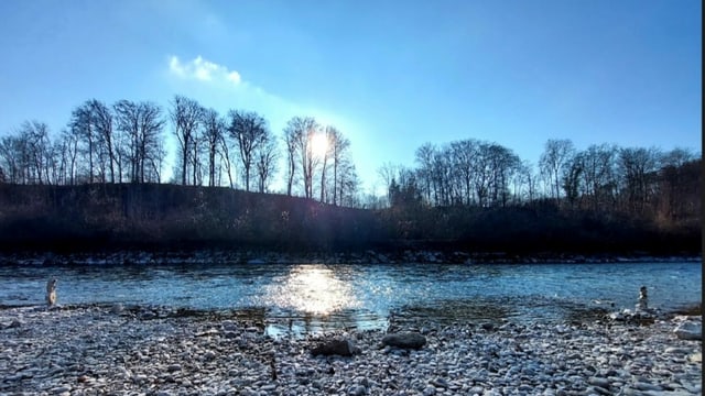 On March 6, the Aare had little water near Muri. It had dried up gravel bars. On March 6, the Aare had little water near Muri. It had dried up gravel bars.
