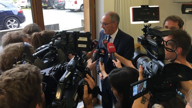 Cusseglier Federal Guy Parmelin ha anc da respunder ina u l'autra dumonda. Cusseglier Federal Guy Parmelin ha anc da respunder ina u l'autra dumonda.