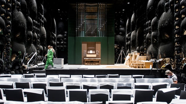 Blick in den Konzertsaal mit der neuen Orgel. Blick in den Konzertsaal mit der neuen Orgel.