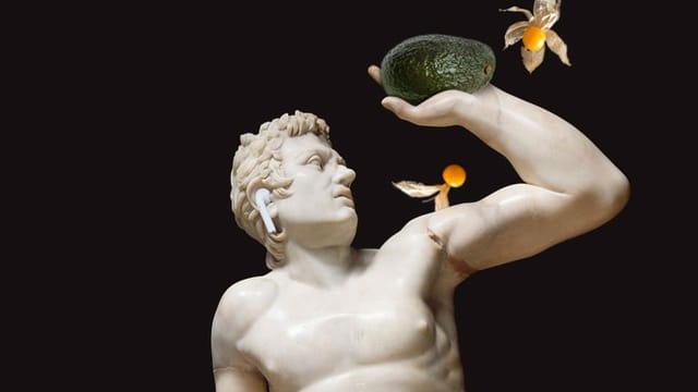Marmorstatue mit Airpod im Ohr und Avocado in der Hand Marmorstatue mit Airpod im Ohr und Avocado in der Hand