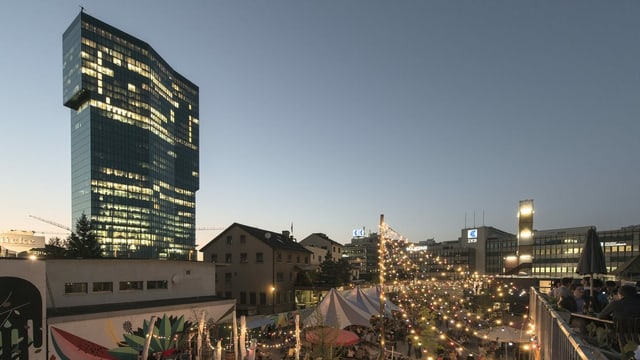 Beim Primetower in der Stadt Zürich Beim Primetower in der Stadt Zürich