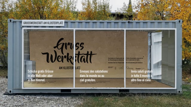 Ein Container mit der Aufschrift "Grusswerkstatt" Ein Container mit der Aufschrift "Grusswerkstatt"