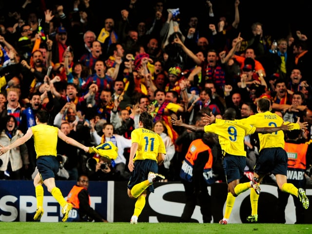 Nach Andres Iniestas Ausgleich gibt es bei den Barcelona-Fans und -Spielern kein Halten mehr. Nach Andres Iniestas Ausgleich gibt es bei den Barcelona-Fans und -Spielern kein Halten mehr.