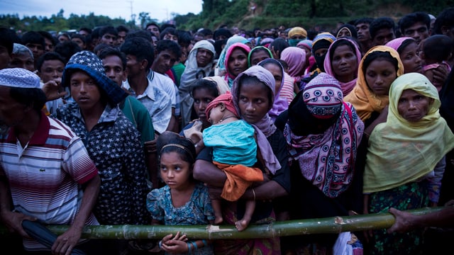 Rohingya-Frauen in einem Flüchtlingslager Rohingya-Frauen in einem Flüchtlingslager