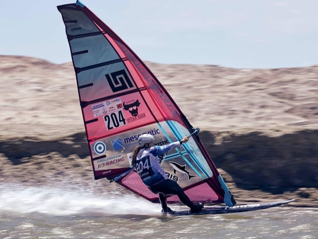 Speedsurferin Heidi Ulrich. Speedsurferin Heidi Ulrich.