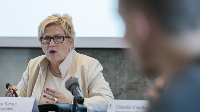 Die Berner Regierungsrätin Beatrice Simon Die Berner Regierungsrätin Beatrice Simon