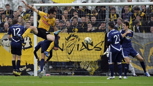 Eine Szene aus dem Cupspiel von 2011 zwischen Freienbach und YB. Eine Szene aus dem Cupspiel von 2011 zwischen Freienbach und YB.