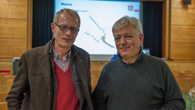 Il geolog Yves Bonanomi ed il president da vischnaunca Beat Roeschlin han infurmà la populaziun. Il geolog Yves Bonanomi ed il president da vischnaunca Beat Roeschlin han infurmà la populaziun.