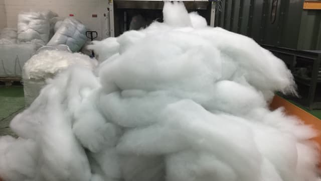 Haufen mit flauschiger Watte Haufen mit flauschiger Watte