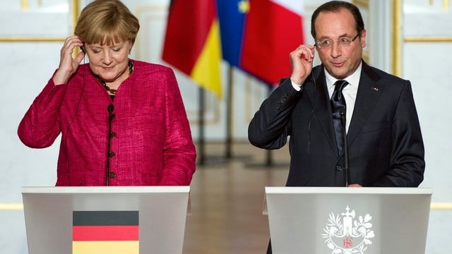 Die deutsche Bundeskanzlerin Angela Merkel (links) und Frankreichs Präsident François Hollande (rechts) hinter Rednerpulten Die deutsche Bundeskanzlerin Angela Merkel (links) und Frankreichs Präsident François Hollande (rechts) hinter Rednerpulten