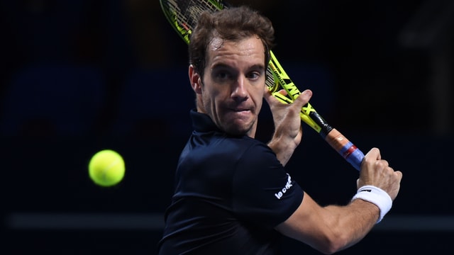 Richard Gasquet schlägt eine Rückhand. Richard Gasquet schlägt eine Rückhand.