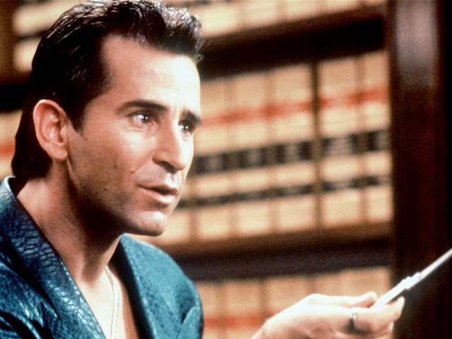 Anthony LaPaglia hält als Profikiller Barry «The Blade» Muldano ein Messer in der Hand. Anthony LaPaglia hält als Profikiller Barry «The Blade» Muldano ein Messer in der Hand.
