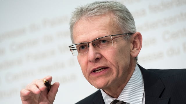 Leo Müller redet an einer Medienkonferenz Leo Müller redet an einer Medienkonferenz
