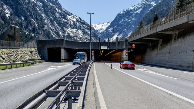 Nordportal des Gotthard-Strassentunnels. Nordportal des Gotthard-Strassentunnels.
