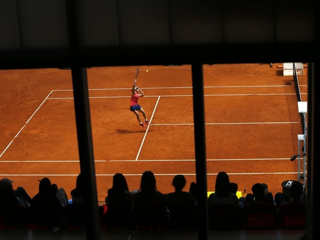 Spielerin wird an den Madrid Masters vom Publikum beobachtet Spielerin wird an den Madrid Masters vom Publikum beobachtet