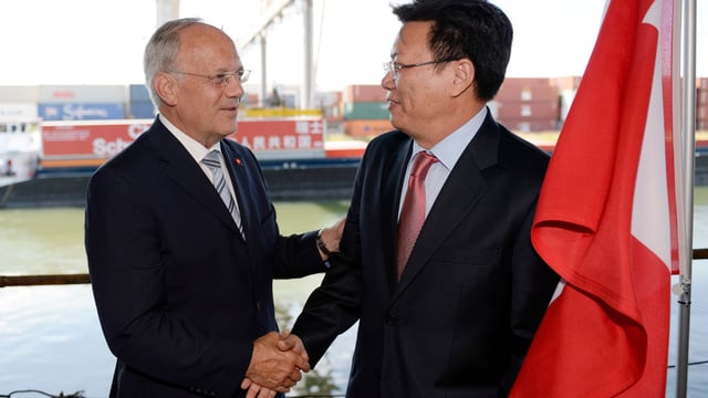 Bundesrat Johann Schneider-Ammann und Yu Jianhua, Botschafter Chinas bei der Welthandelsorganisation WTO Bundesrat Johann Schneider-Ammann und Yu Jianhua, Botschafter Chinas bei der Welthandelsorganisation WTO