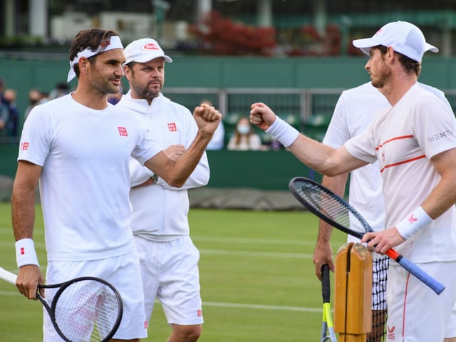 Roger Federer nach einer Trainingssession mit Andy Murray. Roger Federer nach einer Trainingssession mit Andy Murray.