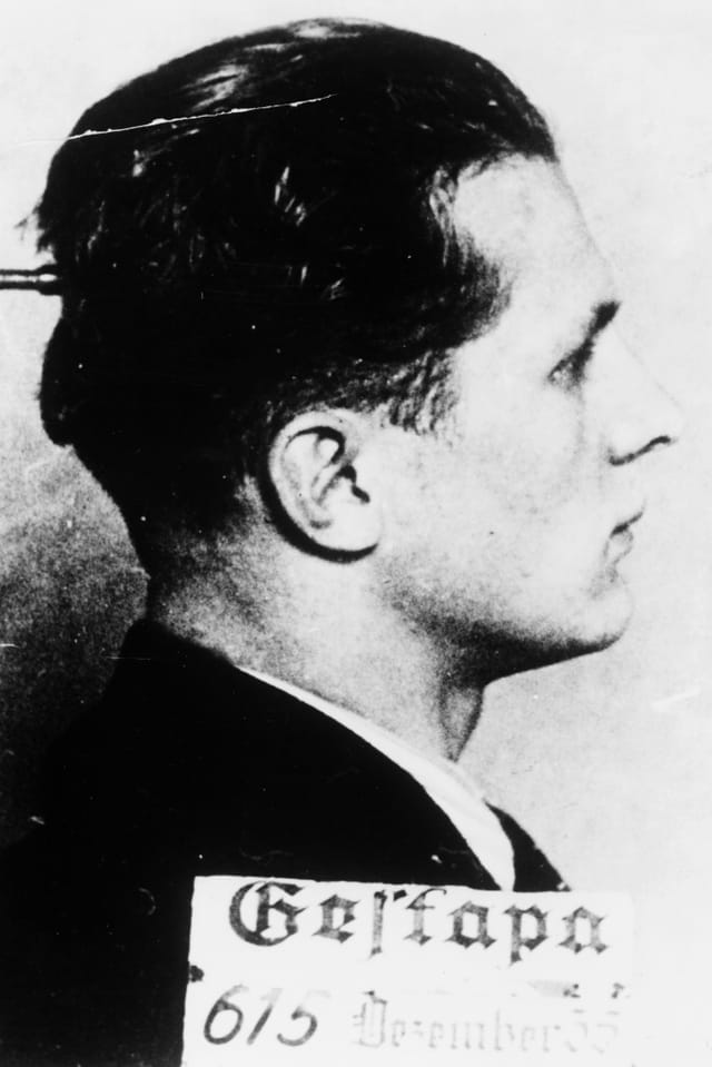 Gestapo-Aufnahme Honecker aus dem Jahr 1935. Gestapo-Aufnahme Honecker aus dem Jahr 1935.