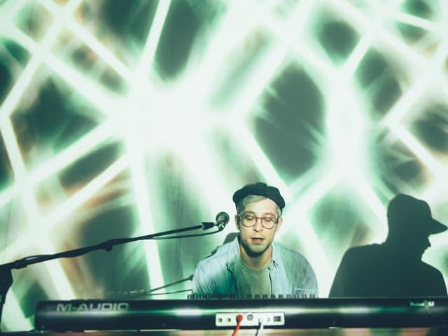 Trotz gewichtiger Message tönt «Woodstock» typisch Portugal. The Man: leicht, tanzbar und wunderbar verspielt. Trotz gewichtiger Message tönt «Woodstock» typisch Portugal. The Man: leicht, tanzbar und wunderbar verspielt.