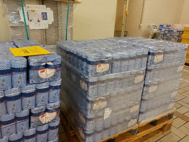 Kilo-Zuckersäcke auf einer Palette. Kilo-Zuckersäcke auf einer Palette.