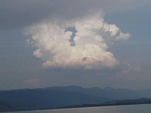 Fragezeichen in einer Wolke Fragezeichen in einer Wolke