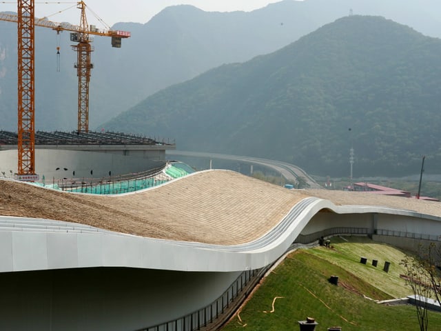 Der Eiskanal in Yanqing ist komplett überdacht. Der Eiskanal in Yanqing ist komplett überdacht.