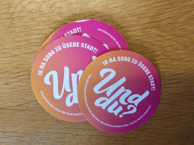 Runde Kleber mit Aufschrift «Und du?» Runde Kleber mit Aufschrift «Und du?»