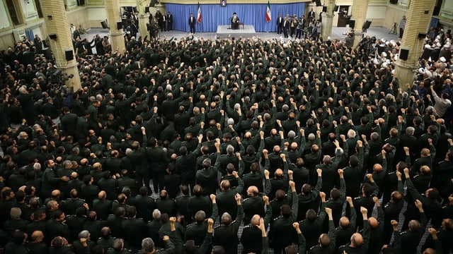 Ajatollah Ali Chamenei bei einer Versammlung der Revolutionsgarden 2016. Ajatollah Ali Chamenei bei einer Versammlung der Revolutionsgarden 2016.