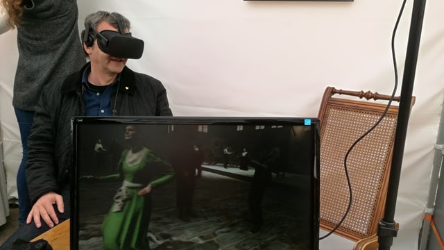 Mann mit VR Brille Mann mit VR Brille