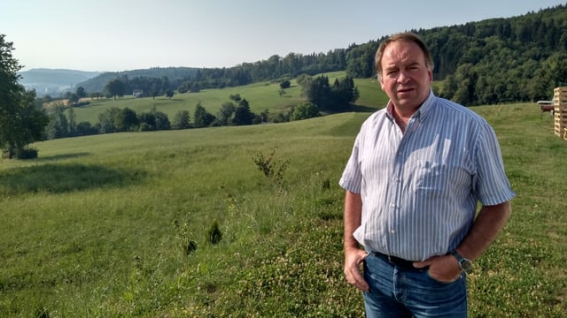 Ein Mann auf einem Feld Ein Mann auf einem Feld