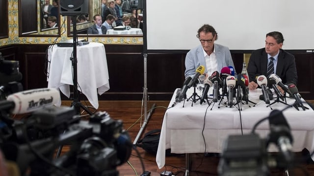 Geri Müller mit seinem Anwalt an einer Medienkonferenz Geri Müller mit seinem Anwalt an einer Medienkonferenz