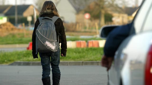 Wegen versuchter Kindsentführung muss sich ein 53-jähriger Aargauer vor Gericht verantworten. (Symbolbild) Wegen versuchter Kindsentführung muss sich ein 53-jähriger Aargauer vor Gericht verantworten. (Symbolbild)