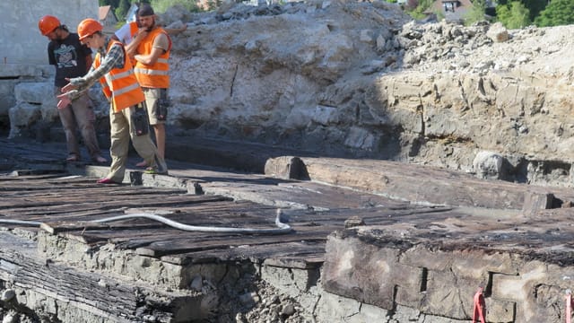 Archäologen arbeiten an einer Ausgrabungsstelle in Baden. Archäologen arbeiten an einer Ausgrabungsstelle in Baden.
