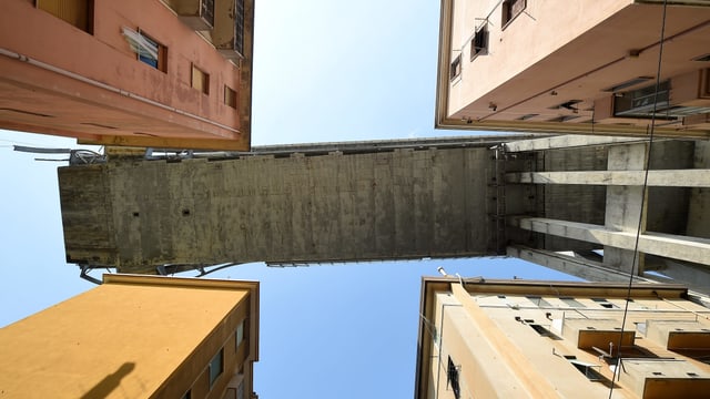 Brücke über Wohnquartiert Brücke über Wohnquartiert