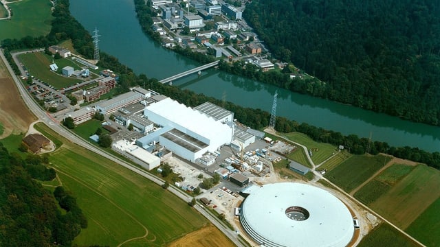 Luftaufnahme eines grossen Industrielareals. Luftaufnahme eines grossen Industrielareals.
