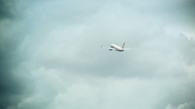 Flugzeug am Himmel Flugzeug am Himmel