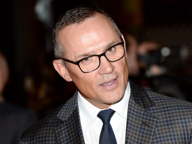 Porträtaufnahme von Steve Yzerman. Porträtaufnahme von Steve Yzerman.