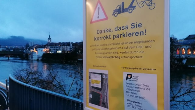 Gelbe Informationstafel Gelbe Informationstafel