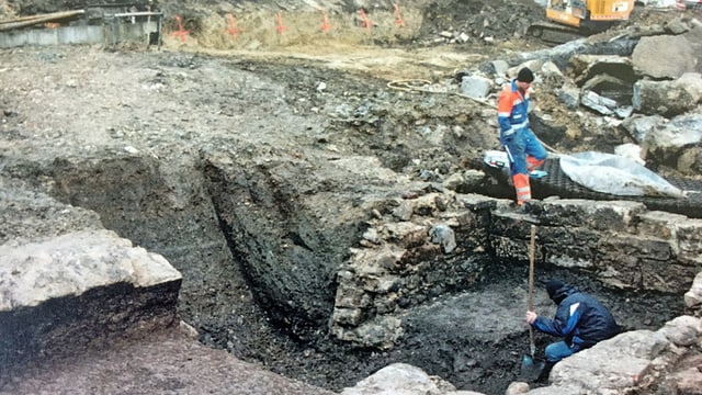 Grabung Herrenacker Süd: Hier fand man die Fundamente eines kleinen Handwerkerhauses. Grabung Herrenacker Süd: Hier fand man die Fundamente eines kleinen Handwerkerhauses.
