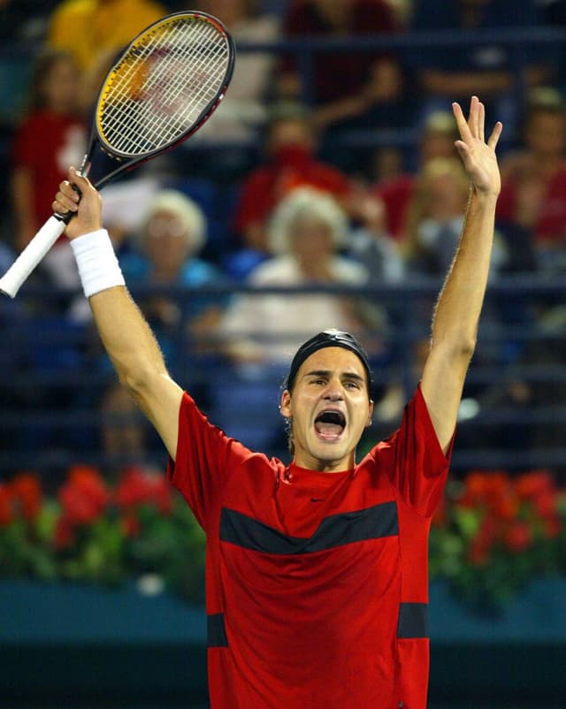 Roger Federer jubelt über den Titel in Dubai. 